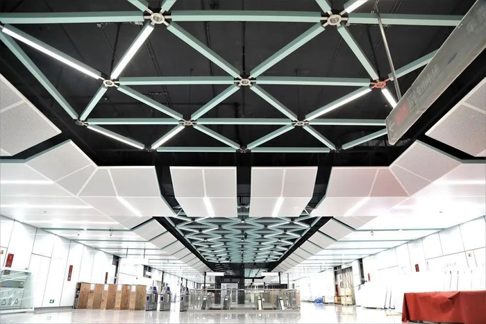  广州地铁五号线东延段夏港站站厅层。通讯员供图