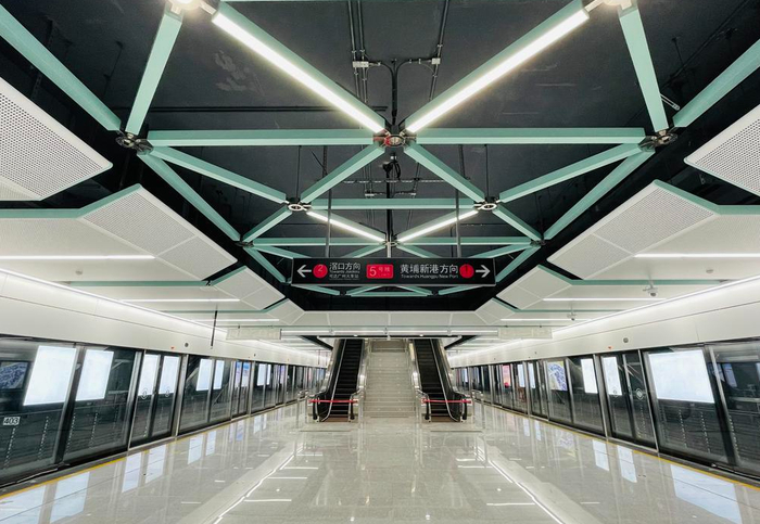 广州地铁五号线东延段夏港站站台层。羊城晚报全媒体记者 严艺文 摄