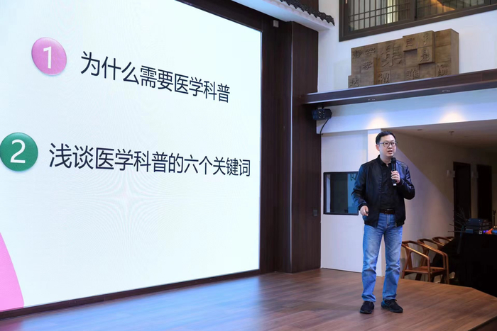     ▲南宁市第一人民医院扎实做好医学科普工作，让群众了解更多卫生健康知识。图为曹棨带来科普讲座，引导群众防患于未然。