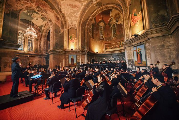 索菲亚音乐厅中，乐团正在演出。受访者供图