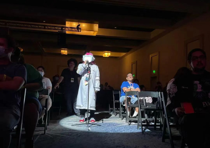 图为发布会现场向发行团队提问的玩家