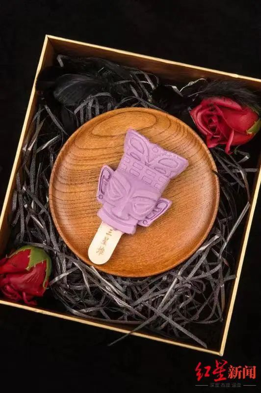 ▲三星堆博物馆最火文创面具冰淇淋