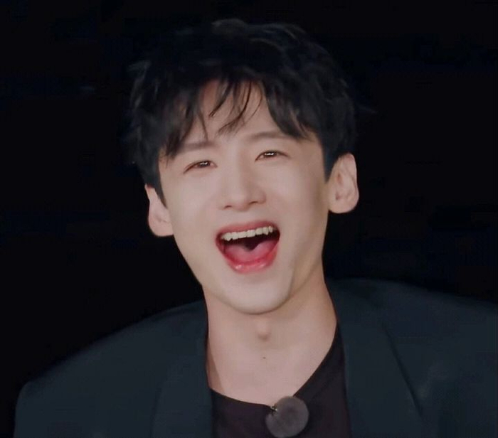 白敬亭笑起来和小时候一模一样|白敬亭_新浪新闻