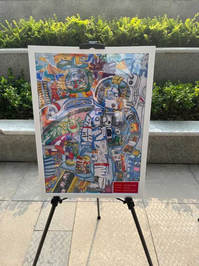 阳泉记忆·1947文化园内展出的科幻美术作品。新华社记者 王皓 摄