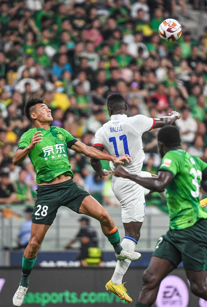 北京国安队史第1000场比赛2比1战胜上海申花