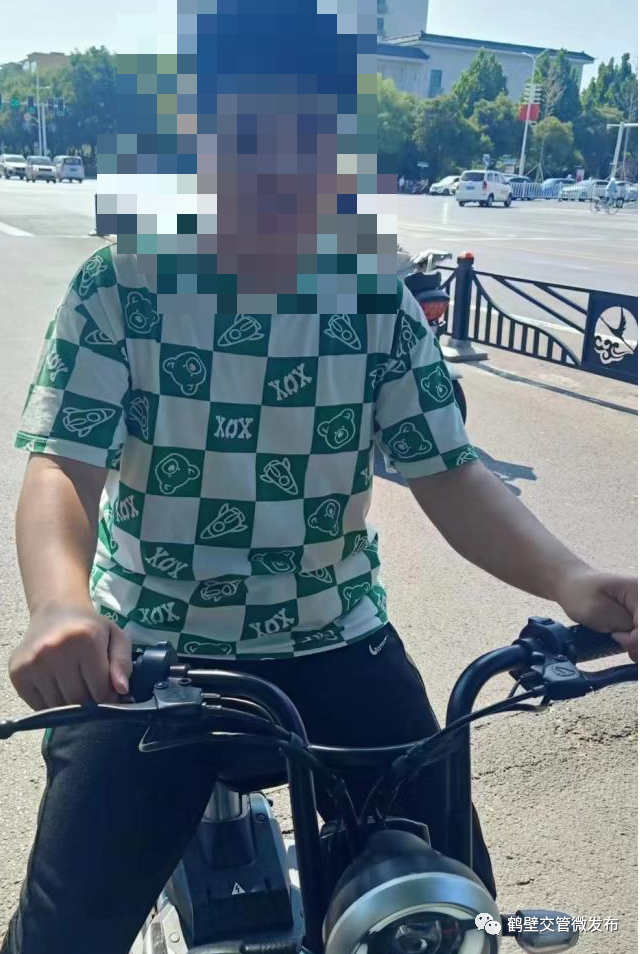 姓名:刘*博身份证号:410621********4558违法地点:兴鹤大街与黄河路