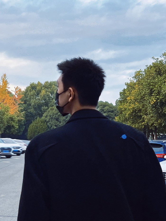 李现工作室释出库存照……|李现|工作室|背影_新浪新闻