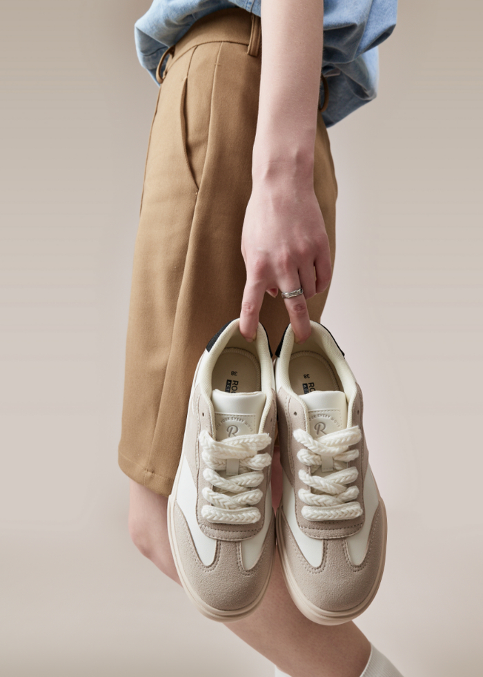 纯净高级的米色系，百搭性也是超强，内里的网布亲肤材质，夏天穿透气，厚度也足够陪你度过深秋甚至冬日。原价499元，折后价格369元～