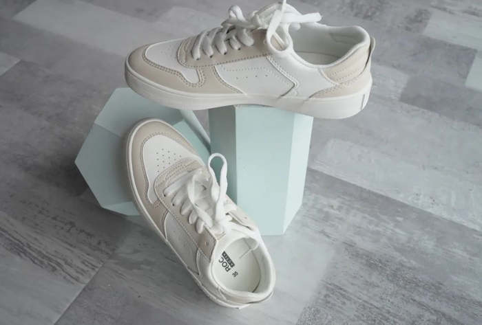 同款还有淡雅的薄荷绿配色，风格同样很清新。与夏季松弛感穿搭非常配～