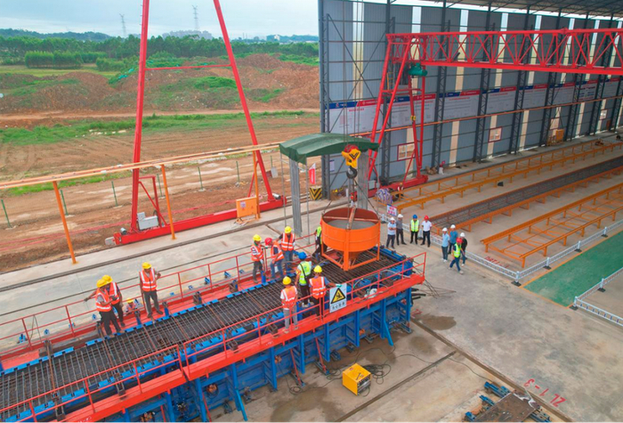 柳州至梧州铁路首片预制T梁成功浇筑。图源：广西交通投资集团