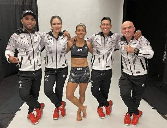 张伟丽创下多项ufc纪录,网友心疼巴西猛女,你怎么看?