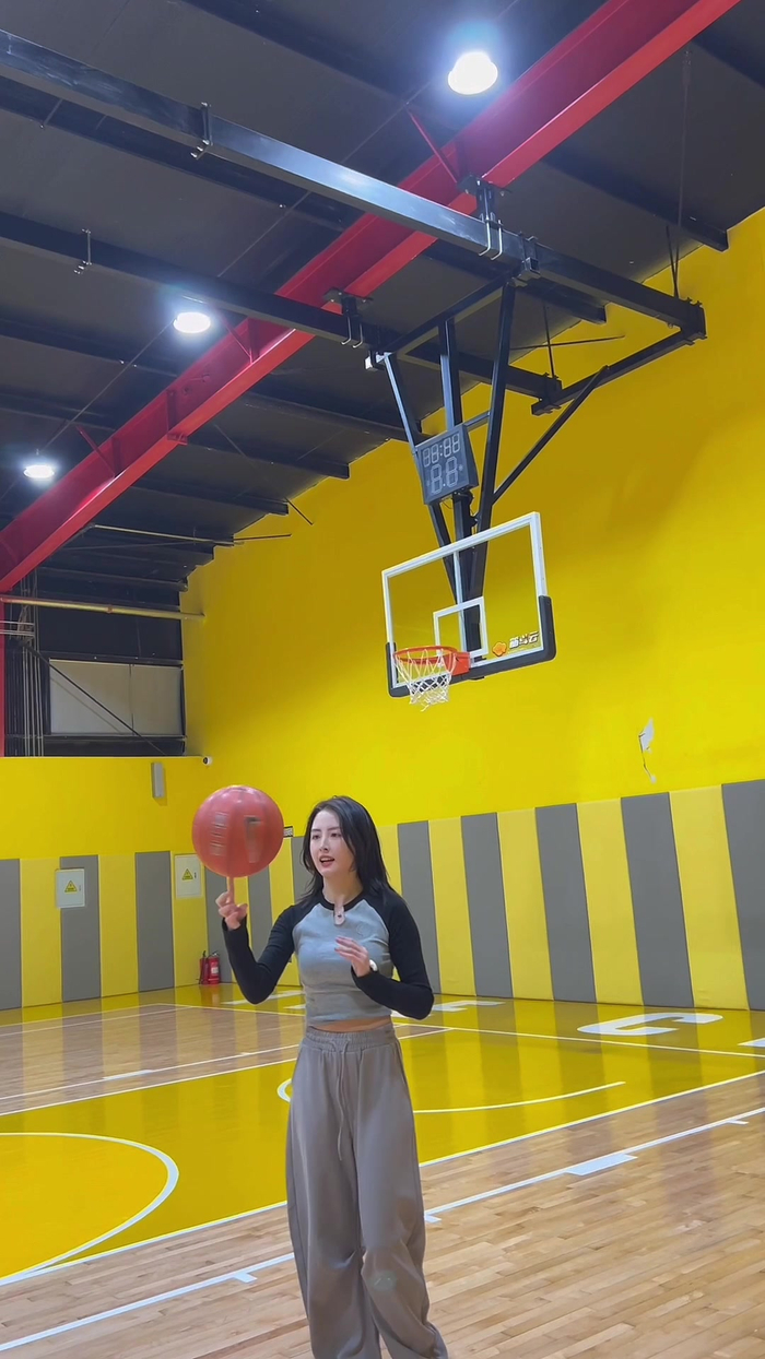 金佳悦vs仲qiuqiu9315投票赢球鞋|马凡舒|篮球女神_新浪新闻