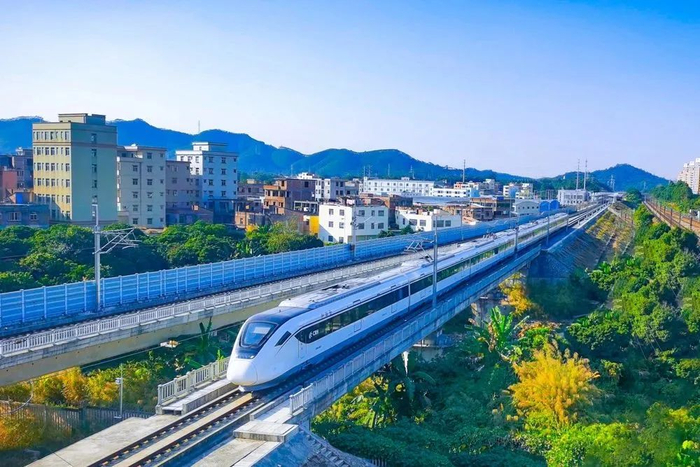 津承城际铁路由天津西站至承德站,分为三段推进建设,分别为天津西至