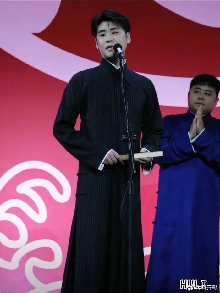 cr.logo期待下一个十周年～昨天终于听到了@小辫儿张云雷 唱大鼓!