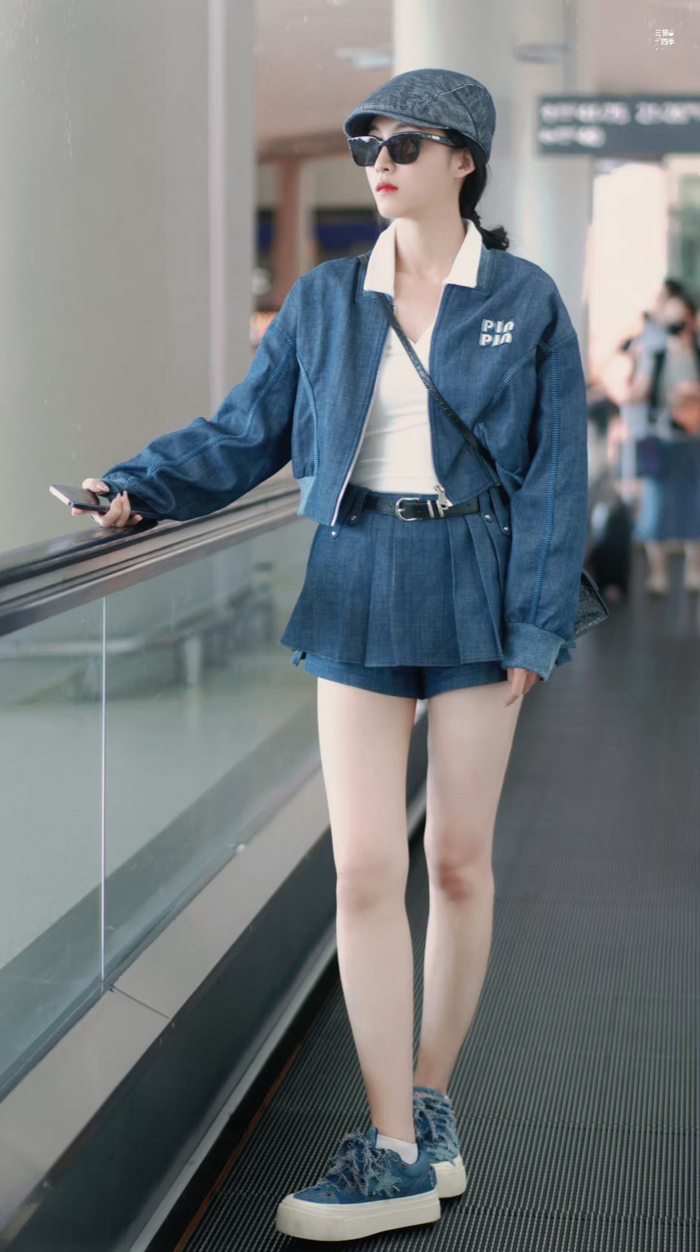 丨@孙芮 今日新鲜机场饭拍送达 贝雷帽搭配一身牛仔套装……|孙芮