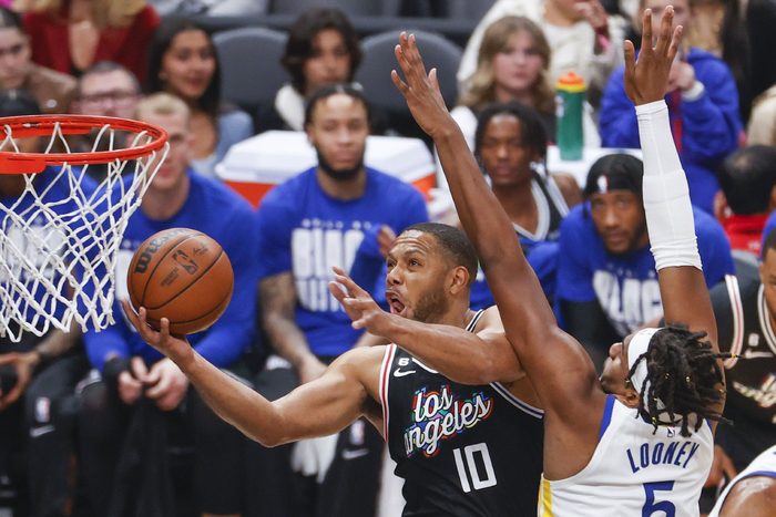 中国球迷对戈登并不陌生，上赛季他从火箭转投快船，如今已加盟太阳。  资料图/新华社