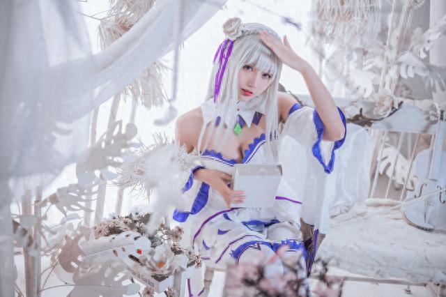 《re:从零开始的异世界生活》爱蜜莉雅cosplay