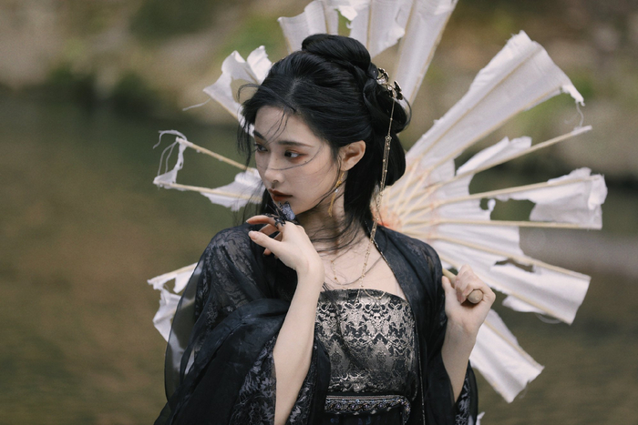 许佳琪七夕古风写真 撑伞氛围感拉满,古风美女|许佳琪_新浪新闻