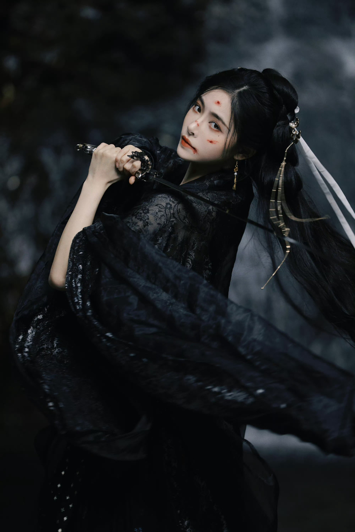 许佳琪七夕古风写真 撑伞氛围感拉满,古风美女|许佳琪_新浪新闻