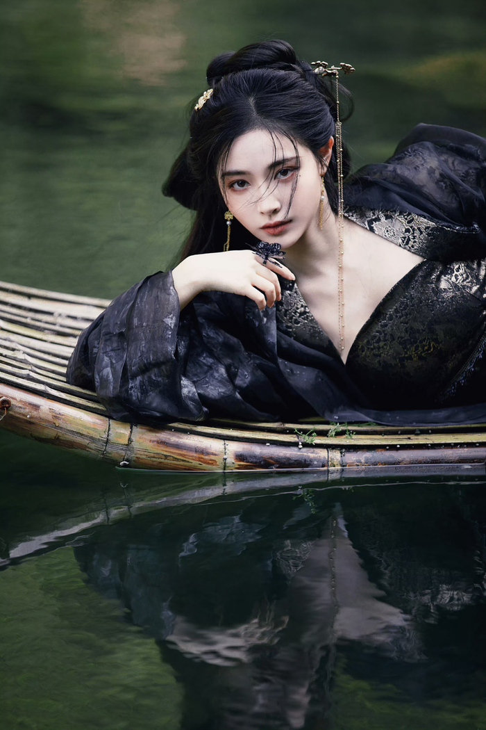 许佳琪七夕古风写真 撑伞氛围感拉满,古风美女|许佳琪_新浪新闻