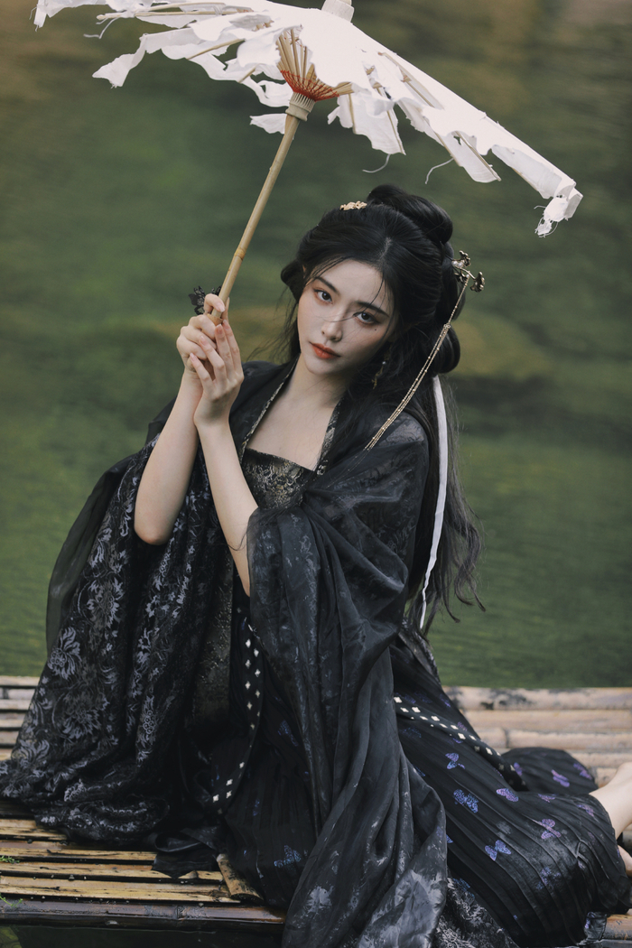 许佳琪七夕古风写真 撑伞氛围感拉满,古风美女|许佳琪_新浪新闻