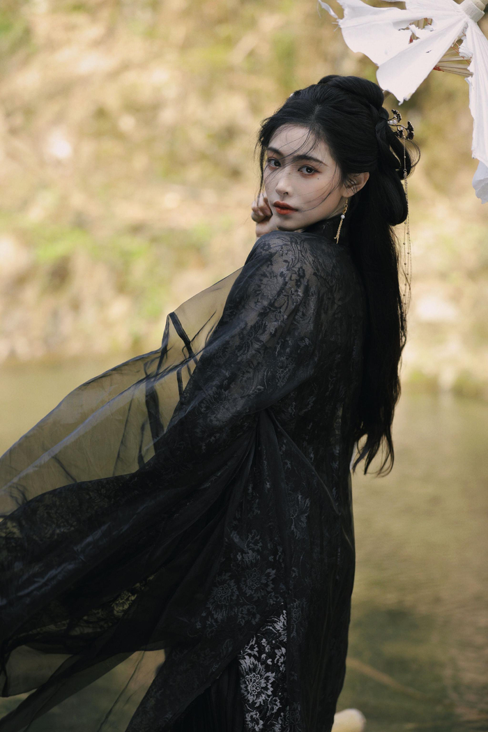 许佳琪黑衣古风写真,美女杀我,对我眼睛太友好了|许佳琪_新浪新闻