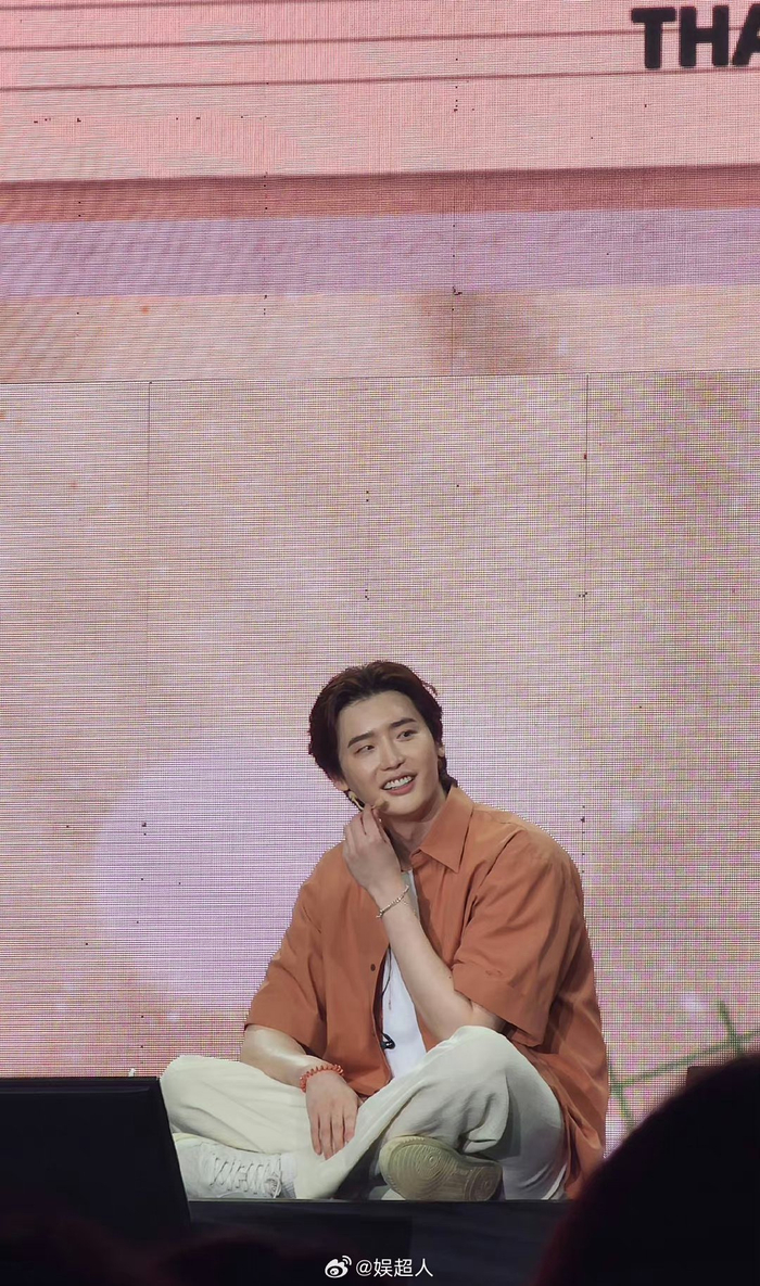 网友搬运李钟硕近期饭拍生图……|李钟硕_新浪新闻