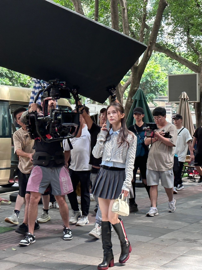 有网友偶遇王子文在重庆街头拍摄新剧《蝉女》……|王子文|蝉女|重庆