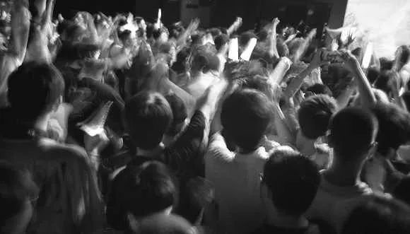 应援中的粉丝（沈心悦 摄）