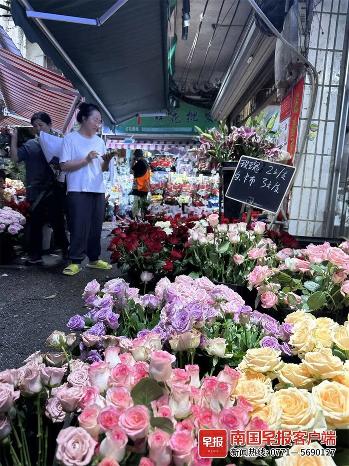 ▲玫瑰为七夕节的主打鲜花品种。