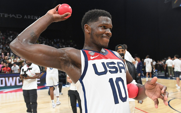 男篮世界杯热身赛，爱德华兹在球星成色不足的美国队中脱颖而出。  图/视觉中国