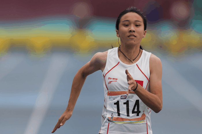 u15中夏会中国队选手铅球摘首金女子百米平赛会纪录