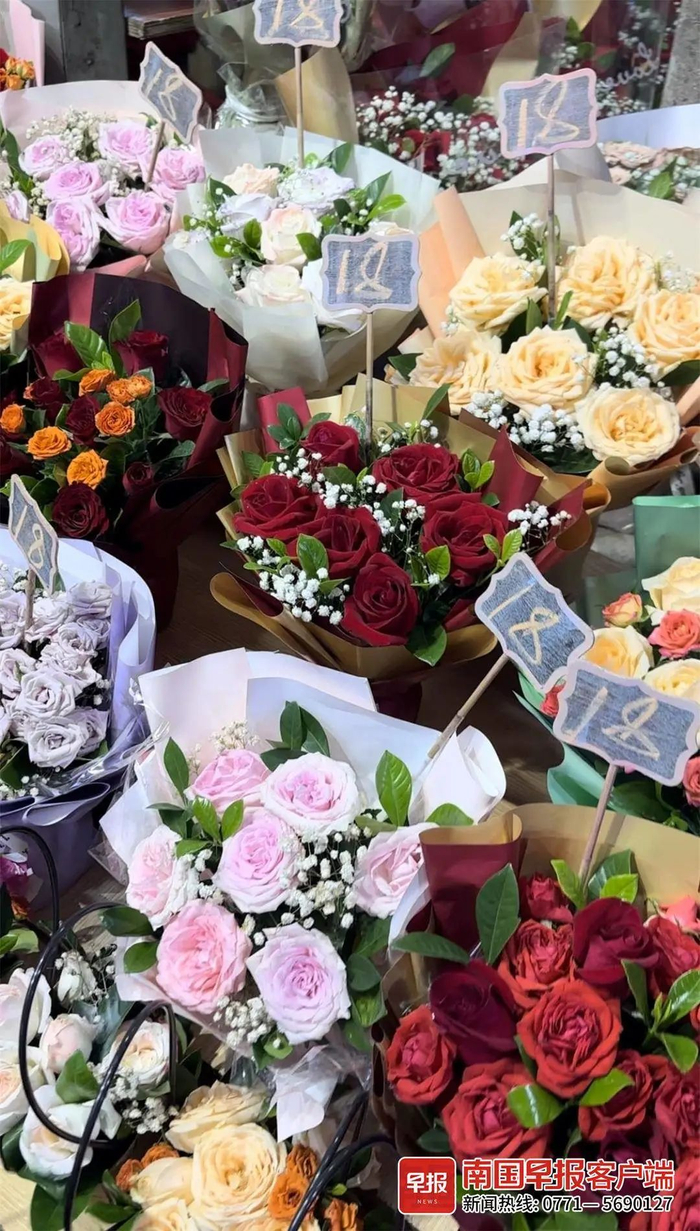 ▲今年七夕节前夕的花束比较便宜，小花束在18元左右。