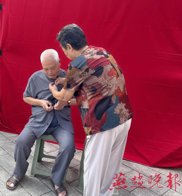 拍摄前，先整理衣装