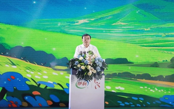 △伊利集团董事长兼总裁潘刚参加“活力向上·给世界力量”2023新员工入职典礼并发表致辞。