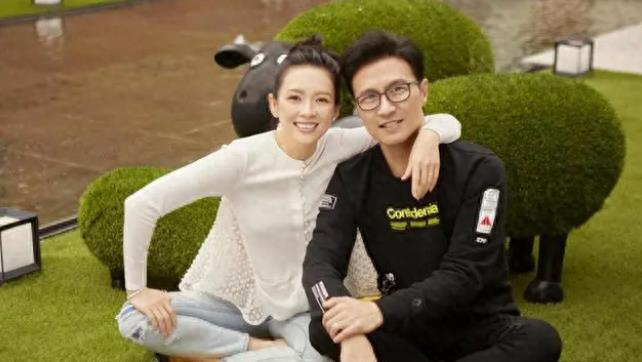 因此如果不是汪峰名气大,章子怡也不会看上他,要知道章子怡的历任男友