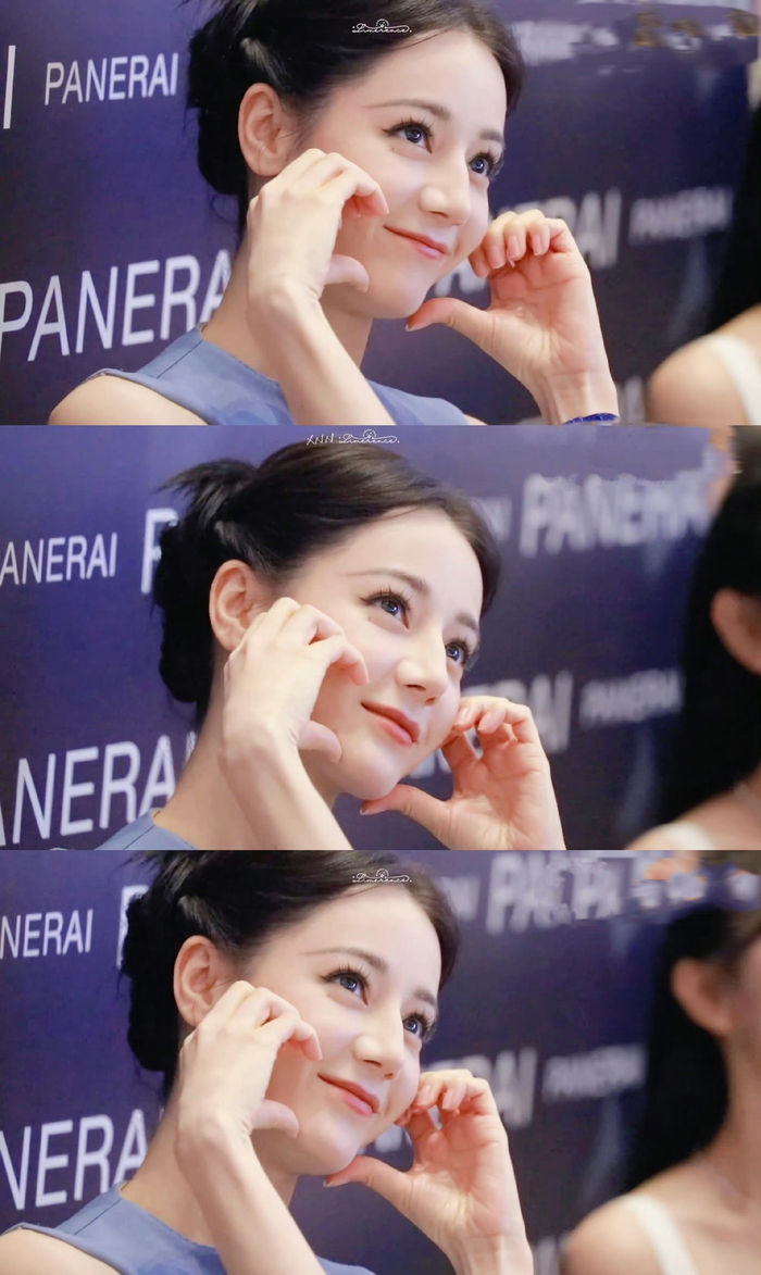 脸颊比心甜热热 好想捏捏脸 是大明星迪丽热巴……|迪丽热巴_新浪新闻