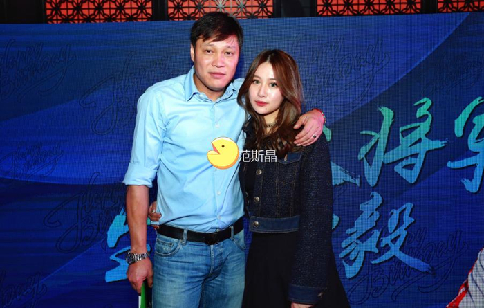 大将军略显老态,一家三口罕见露面|李倩|范志毅|大将军_新浪新闻