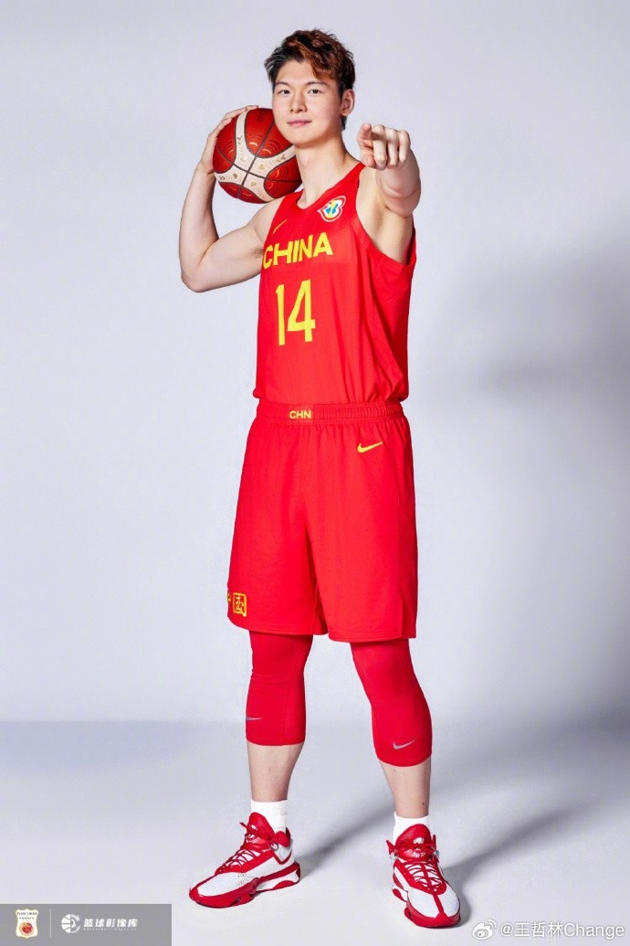 王哲林晒定妆照:准备就绪|男篮世界杯|王哲林|中国男篮_新浪新闻