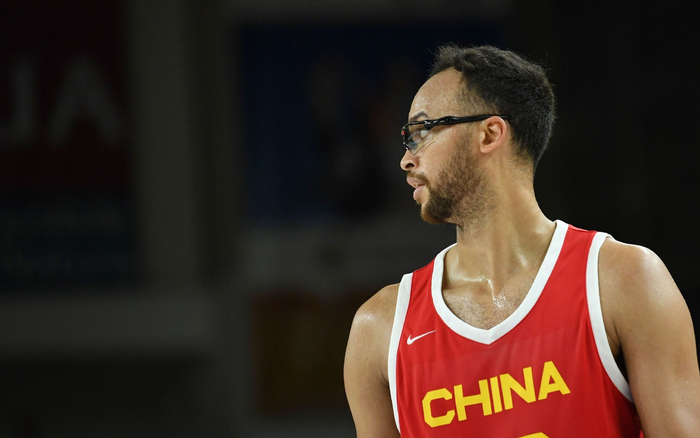 入籍球员李凯尔是中国男篮的绝对核心。 图/新华社