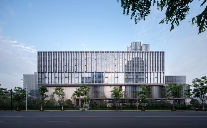 东面街景 08 rudyku全新的总部大楼在为宇视科技提供优质办公环境