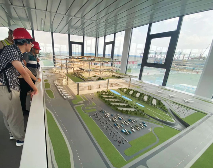 白云机场三期沙盘，各楼层功能一目了然。周亮/摄