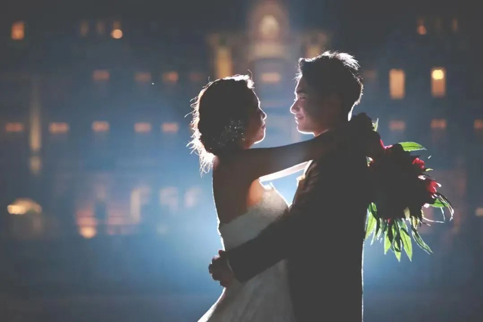 鲜花，钻戒，巧克力老三件已OUT，这届年轻人的浪漫脑洞到底有多大？