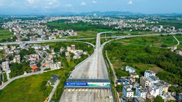 一路皆绿意,城乡处处景|茂名市|高速公路|铁路_新浪新闻