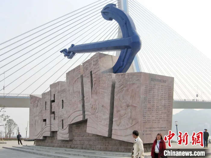 湖北宜昌夷陵长江大桥边的抗日大撤退纪念园。韩玉洪 摄