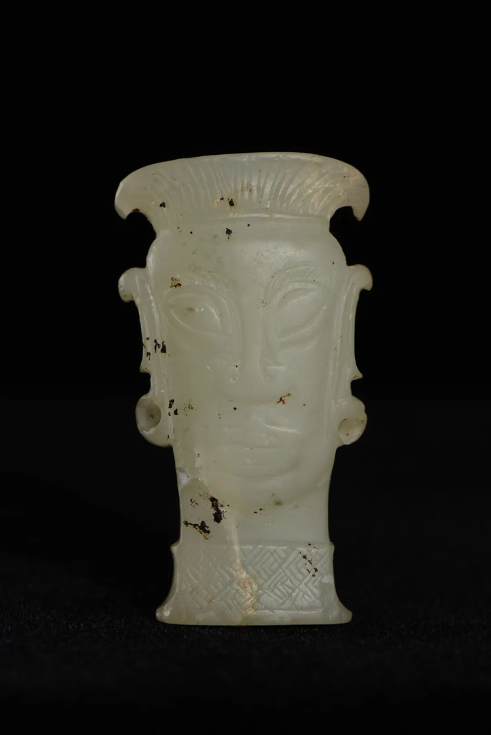 七星墩遗址出土的肖家屋脊文化玉人像