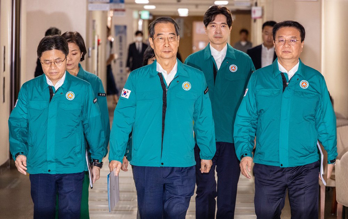 当地时间2023年8月24日，韩国首尔，韩国国务总理韩德洙在政府大楼就福岛核电站核污染水排海事件发表讲话。