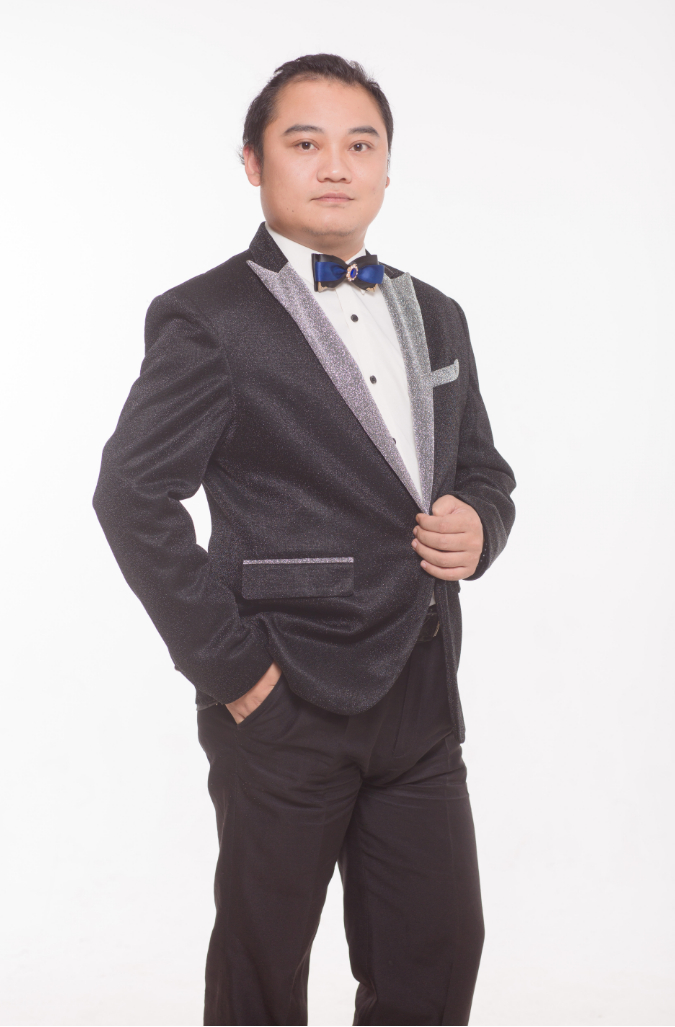 电视剧《新松柏巷里万家人》总制片电影《龙征八荒》总制片电影《战警