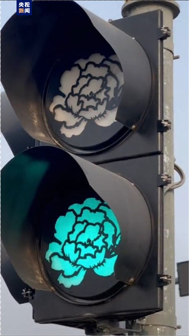 杭州亚运村亮起吉祥物红绿灯网友这就是杭州的浪漫与可爱