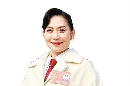 融湾全国人大代表邝美云期待狮子山下再写不朽香江名句